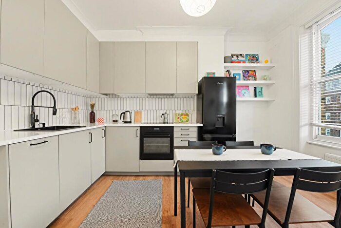 2 Bedroom Flat For Sale In Connaught Road, London, N4