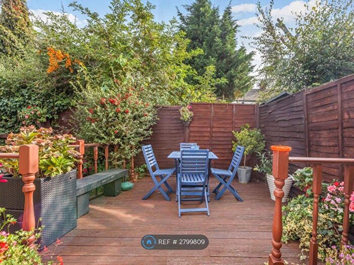 3 Bedroom End Of Terrace House To Rent In Mortlake Road, London, E16