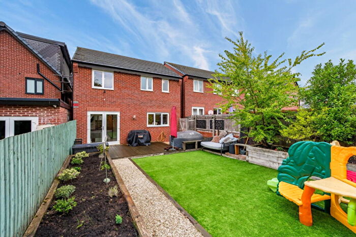 3 Bedroom Detached House For Sale In Weavers Gate, Hyde, Tameside, SK14