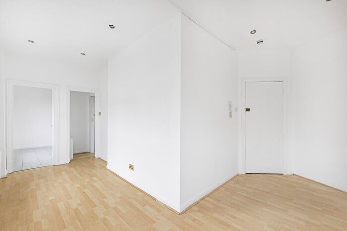 1 Bedroom Flat To Rent In Coldharbour Lane, London, SE5
