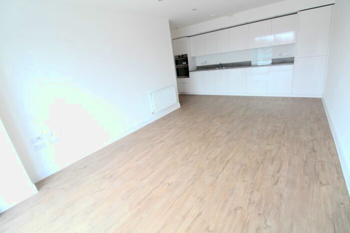 2 Bedroom Flat To Rent In Stirling Drive, Luton, LU2