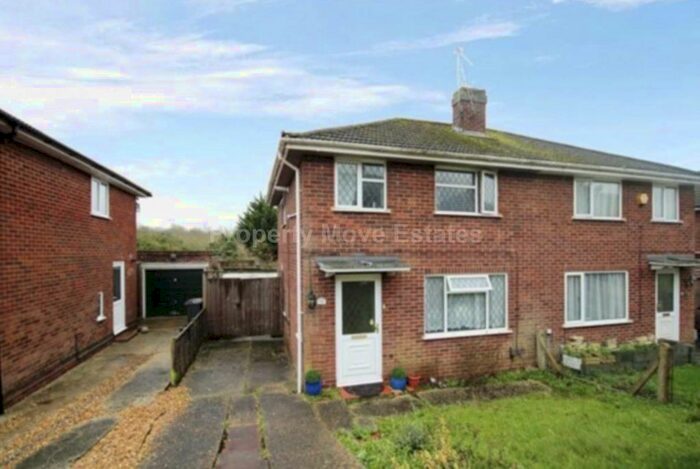 3 Bedroom Semi-Detached House To Rent In Birdhill Avenue, Reading, RG2