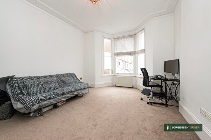 1 Bedroom Flat To Rent In Goodwin Road, Shepherds Bush, W12