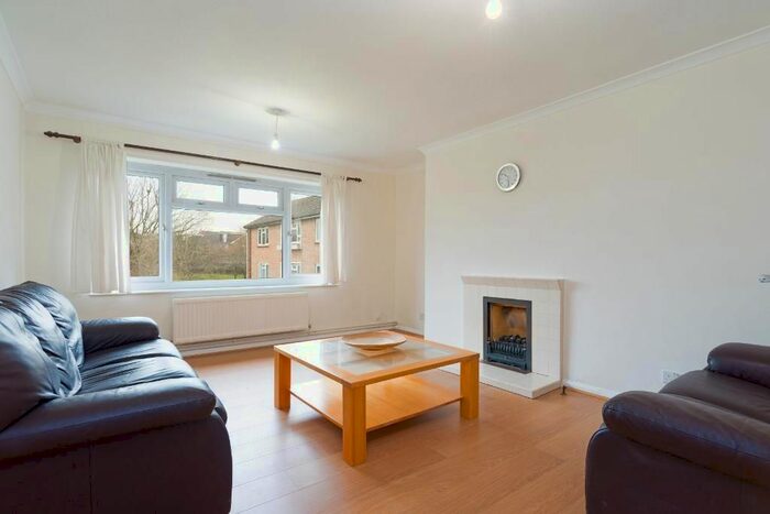 3 Bedroom Flat To Rent In Martins Walk, Muswell Hill, London, N10