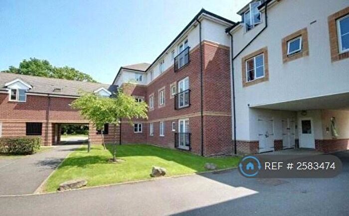 2 Bedroom Flat To Rent In Kingswood Close, Camberley, GU15