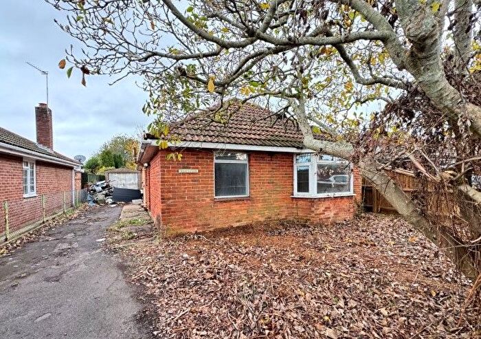 3 Bedroom Detached Bungalow For Sale In Waltons Avenue, Holbury, Southampton, Hampshire, SO45
