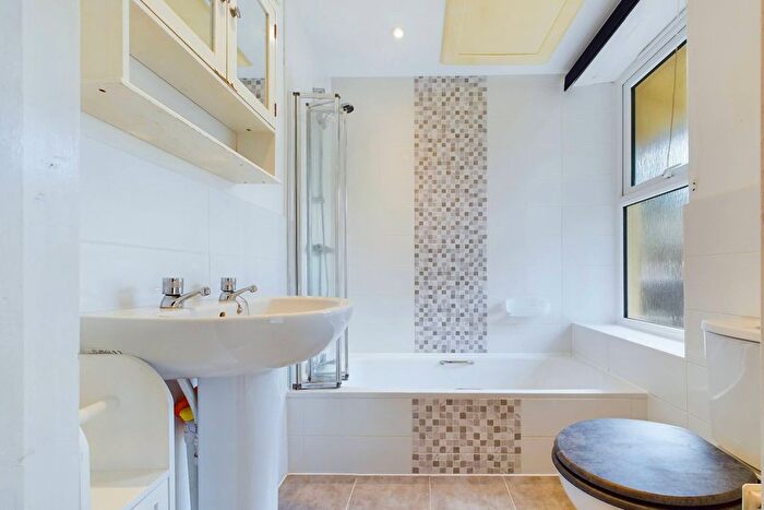 2 Bedroom Flat For Sale In Chatsworth Road, Torquay, TQ1