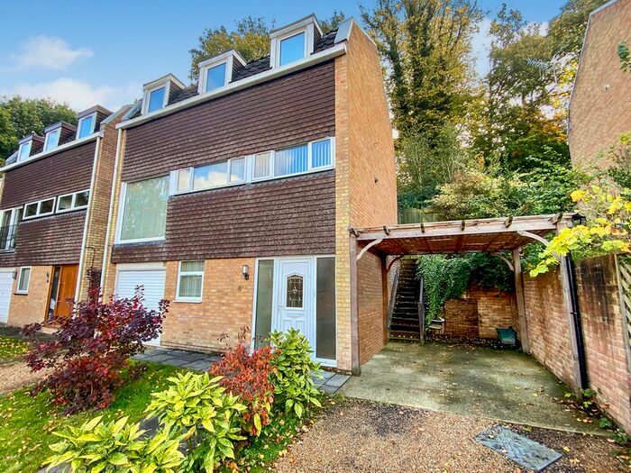 4 Bedroom Detached House To Rent In Surrey Close, Tunbridge Wells, TN2