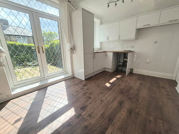 2 Bedroom House To Rent In Springhall Drive, Halifax, HX2