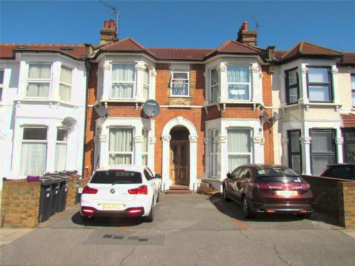 1 Bedroom Apartment To Rent In Cambridge Road, Sevenkings, Ilford, Essex, IG3