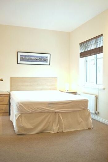 1 Bedroom Flat To Rent In Symphony Close, Edgware, HA8