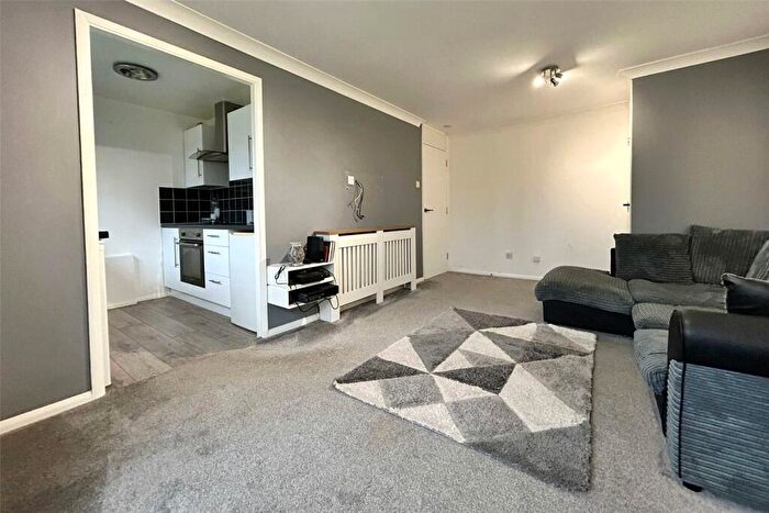 1 Bedroom Flat For Sale In Redan Gardens, Aldershot, Hampshire, GU12