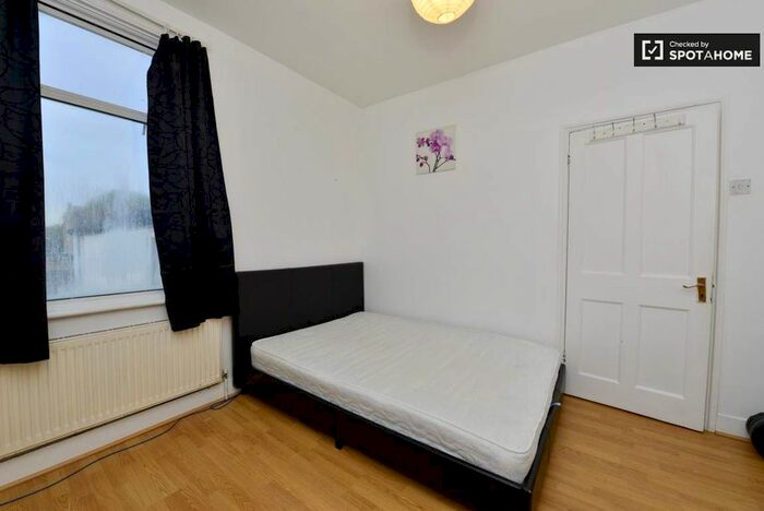 1 Bedroom Terraced House To Rent In Halley Road, Forest Gate, E7