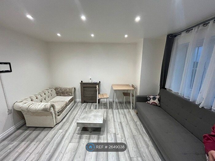 1 Bedroom Flat To Rent In Brunswick House, London, SE28