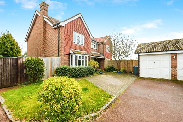 5 Bedroom Detached House For Sale In Appletree Walk, Littlehampton, BN17