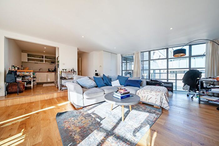 2 Bedroom Flat To Rent In Roof Terrace Apartments, Great Sutton Street, London, EC1V