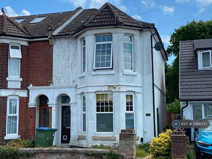 2 Bedroom Maisonette To Rent In Hillside Avenue, Southampton, SO18