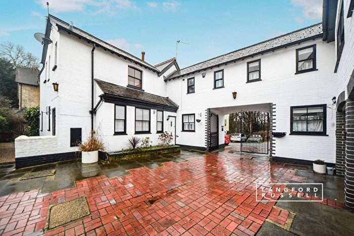 2 Bedroom Flat To Rent In Susan Wood, Chislehurst, BR7