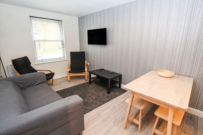 3 Bedroom Flat To Rent In St. Andrews Close, Canterbury, CT1