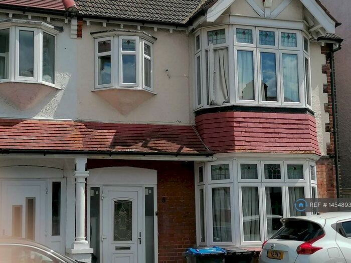 5 Bedroom Semi-Detached House To Rent In Bisenden Road, Croydon, CR0