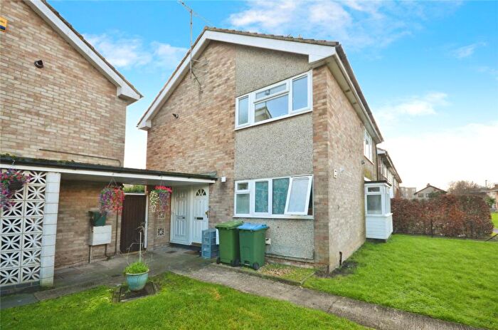 2 Bedroom Maisonette For Sale In Tavistock Walk, Aylesbury, Buckinghamshire, HP20