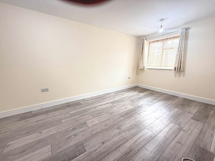 1 Bedroom Flat To Rent In Gledwood Drive, Hayes, UB4