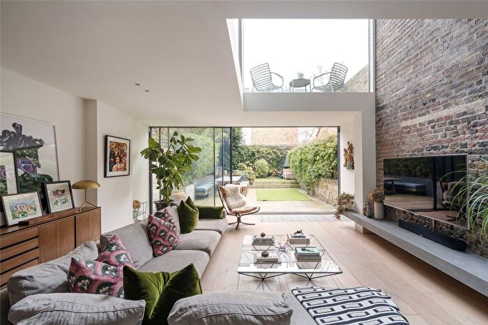 4 Bedroom Terraced House To Rent In Lancaster Road, Notting Hill, London, W11