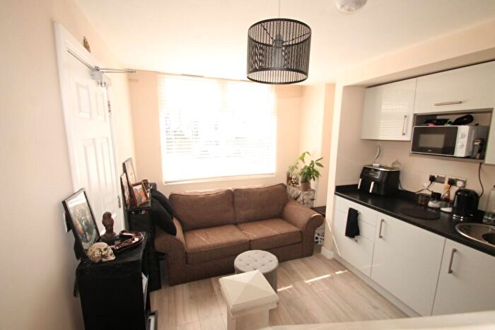1 Bedroom Apartment To Rent In Sun Lane, Gravesend, Kent, DA12
