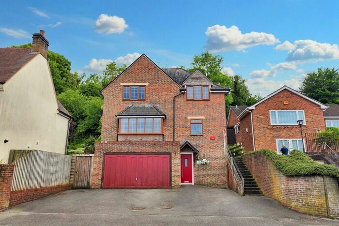 4 Bedroom Detached House For Sale In Spetisbury, DT11
