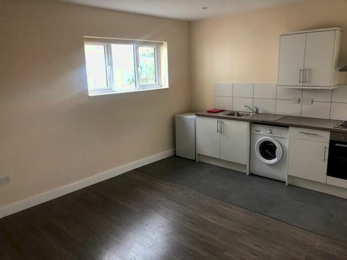 1 Bedroom Flat To Rent In Thurcaston Road, Leicester, LE4