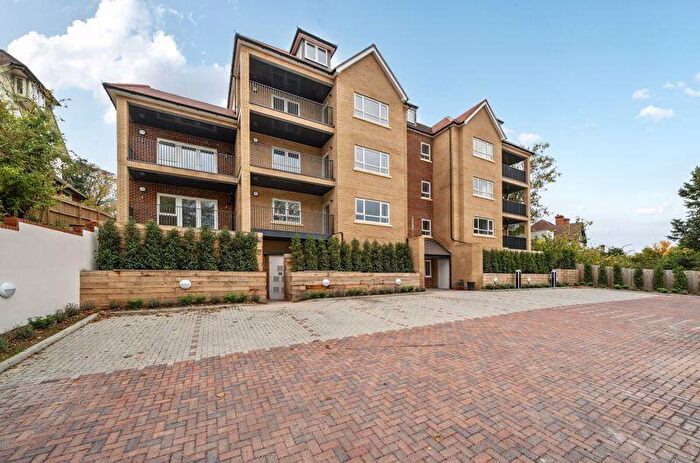 2 Bedroom Flat For Sale In Riddlesdown Road, Purley, CR8