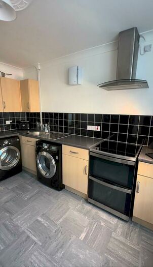 4 Bedroom Semi-Detached House To Rent In Calthorpe Road, Norwich, NR5