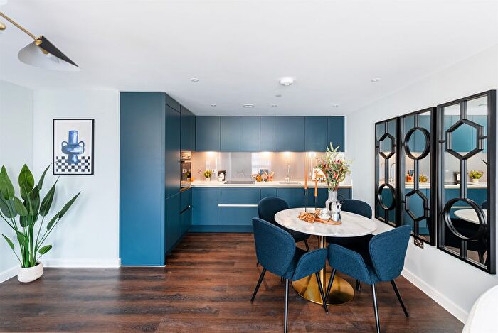 2 Bedroom Flat For Sale In Grand Avenue, Hove, BN3