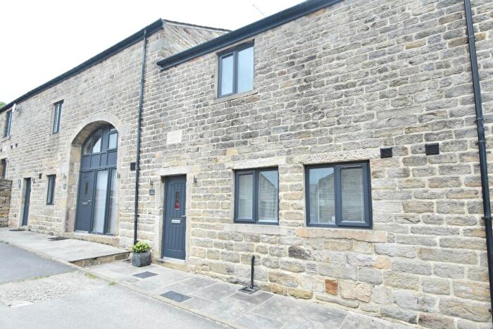 3 Bedroom Town House To Rent In Castle Hill Road, Bury, BL9