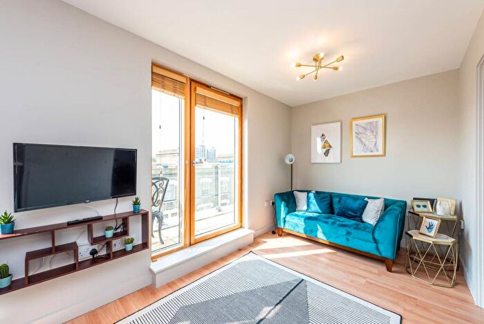 1 Bedroom Flat To Rent In Crampton Street, Walworth, London, SE17