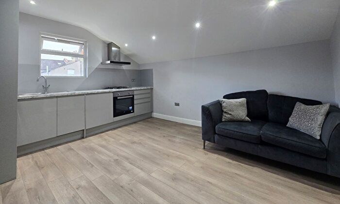 2 Bedroom Flat To Rent In Gilbey Road, London, SW17