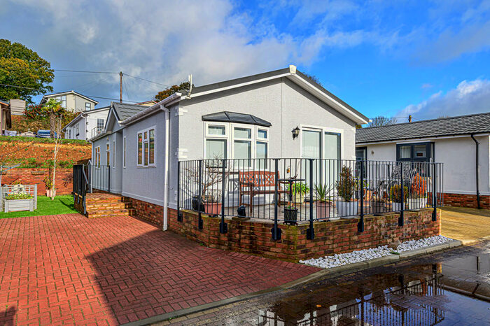 2 Bedroom Detached Bungalow For Sale In Franklins Avenue, Harrietsham, ME17