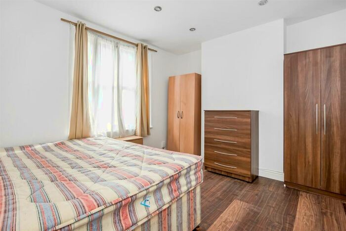 4 Bedroom House To Rent In Henshaw Street, London, SE17