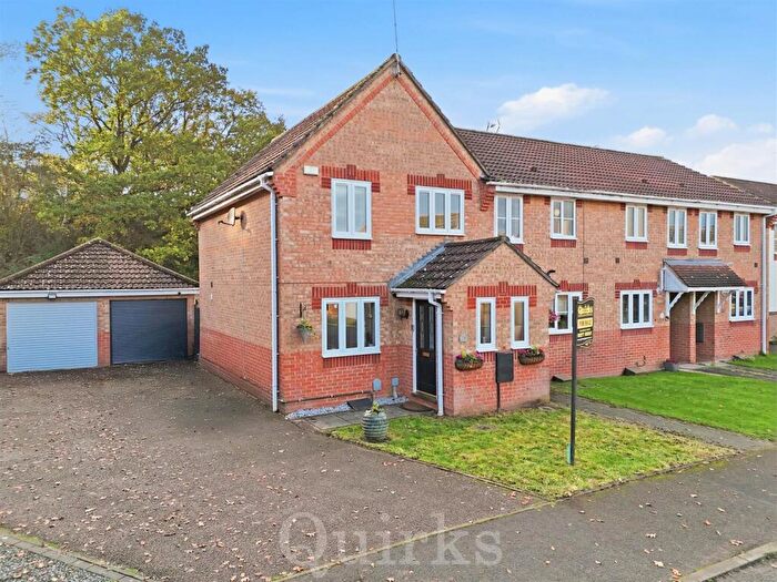 3 Bedroom End Of Terrace House For Sale In Langley Place, Billericay, Essex, CM12