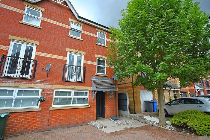 4 Bedroom Town House For Sale In Coniston Drive, Doncaster, DN4
