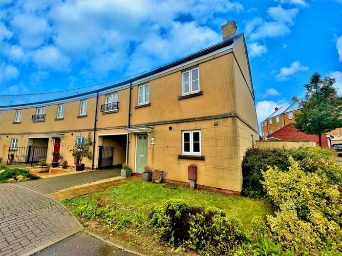 3 Bedroom Semi-Detached House To Rent In Alding Crescent, Bognor Regis, West Sussex, PO21