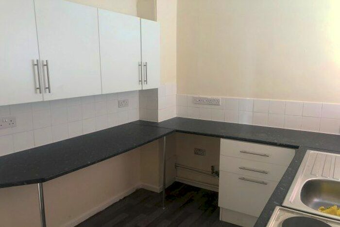2 Bedroom Flat To Rent In Haden Court, Wolverhampton, WV3