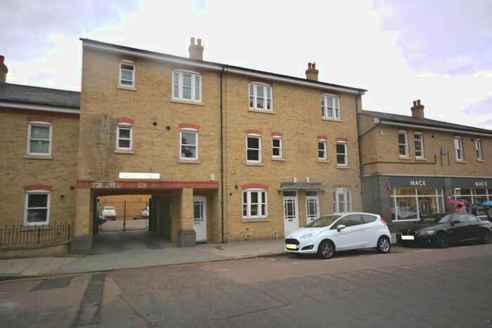 1 Bedroom Flat To Rent In King Charles Court, Moulsham Street, CM2