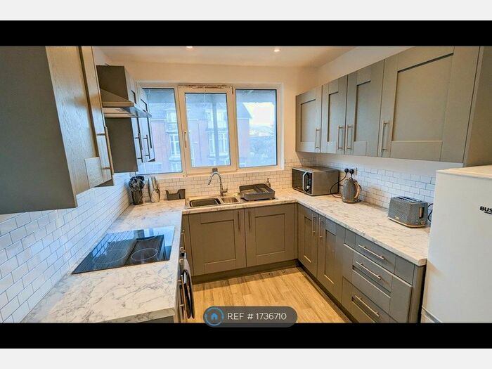 3 Bedroom Maisonette To Rent In Windsor Court, Swansea, SA1