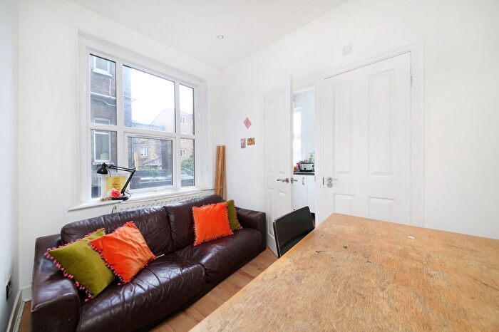 3 Bedroom Flat To Rent In Brixton Hill, Brixton Hill, SW2