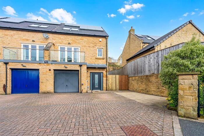 3 Bedroom End Of Terrace House For Sale In Green Howards Drive, Richmond, DL10