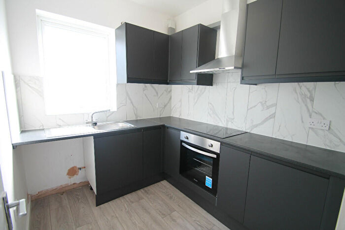 2 Bedroom Flat To Rent In Barrington Road, London, E12