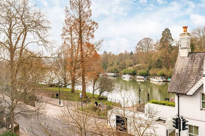 1 Bedroom Flat To Rent In Petersham Road, Richmond, TW10