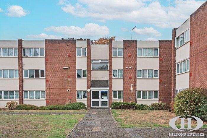 2 Bedroom Flat For Sale In Sandown Close, Hounslow, TW5