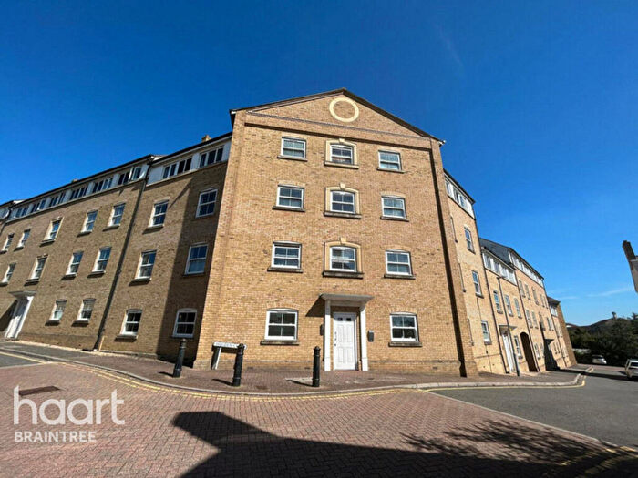 2 Bedroom Apartment For Sale In Holden Close, Braintree, CM7